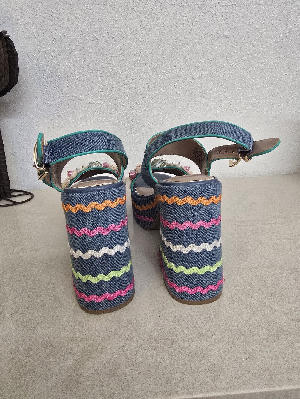 Betsey Johnson Shellie Size 7.5 Denim Seashell Pearl Platform Heels Sandals - Picture 8 of 10